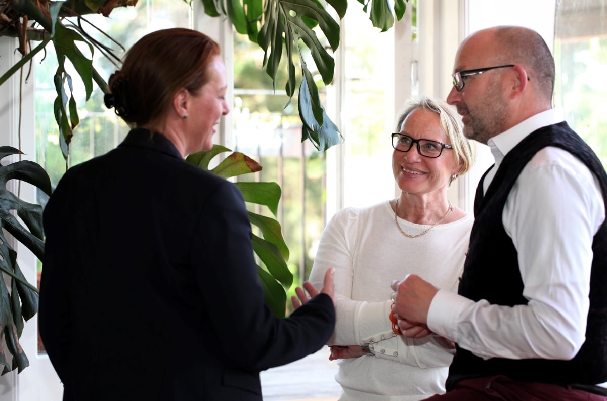 Karin and Guido in interaction regarding the recruitment guide