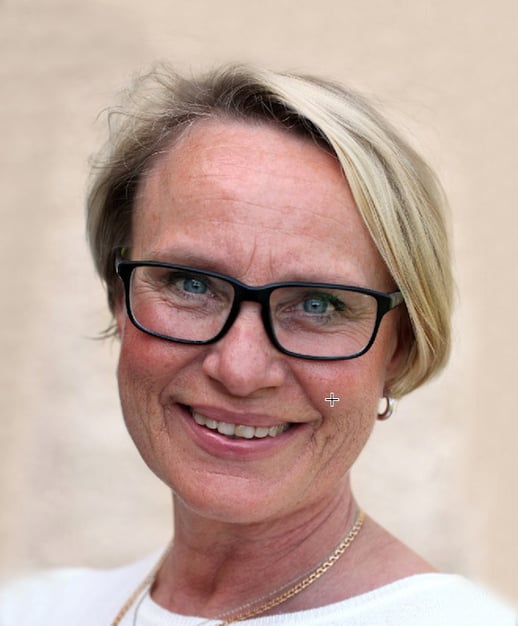 Karin Beyondo klonad bakgrund